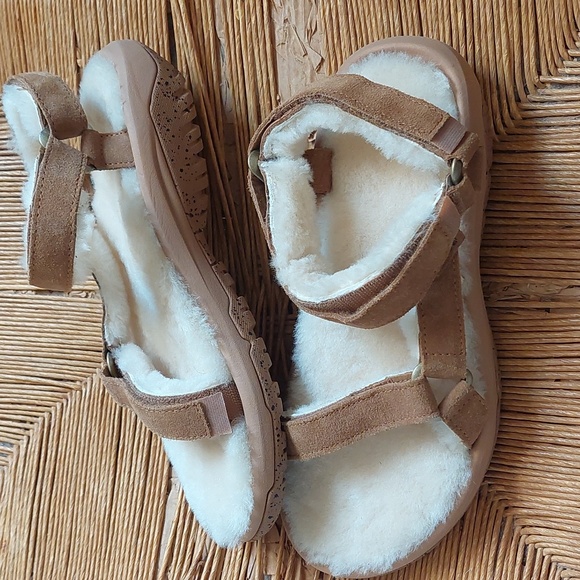 Teva Hurricane Shearling Sandals *FINAL PRICE* - Picture 6 of 11